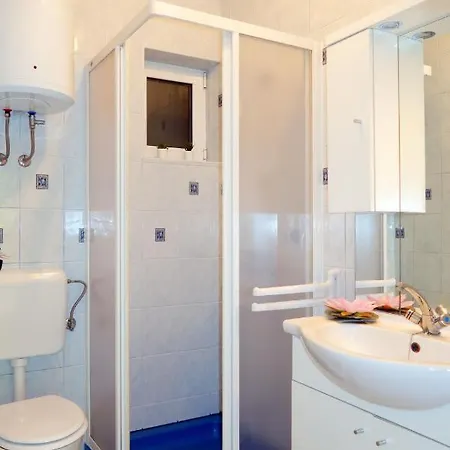 Apartment Dorka - Rab302 By Interhome